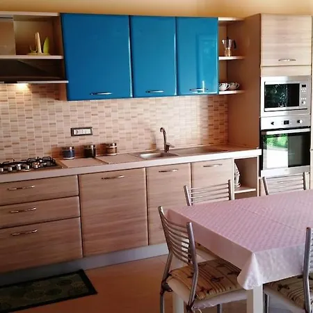 펜션 Detached House With Garden 밀라초