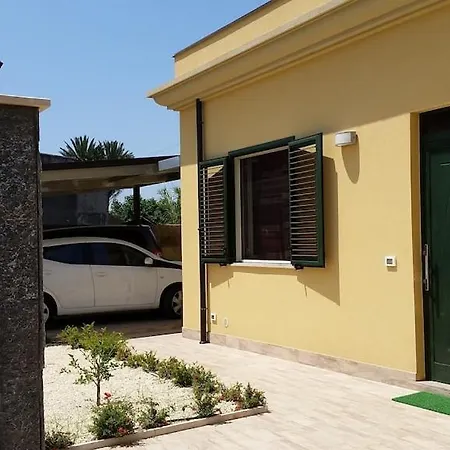 Дом отдыха Detached House With Garden *