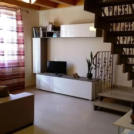 Detached House With Garden Дом отдыха Милаццо