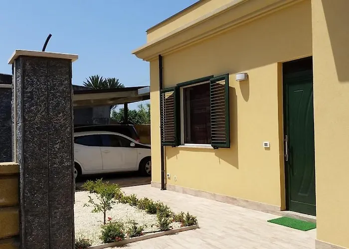 Дом отдыха Detached House With Garden *
