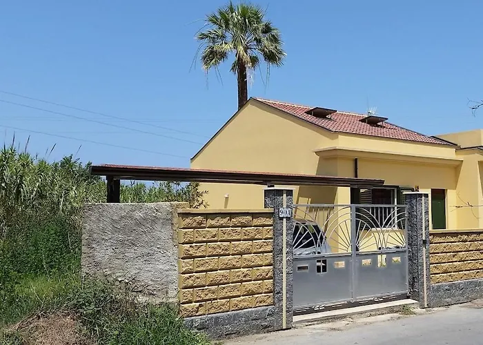 Дом отдыха Detached House With Garden Милаццо
